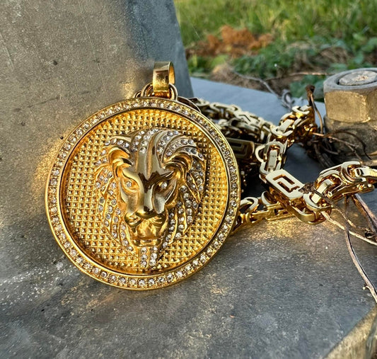 Stelvio Lant Din Otel Inoxidabil Placat Cu Aur – Pandantiv Cap De Leu Cu Cristale Stralucitoare Cod Lc42h Premium