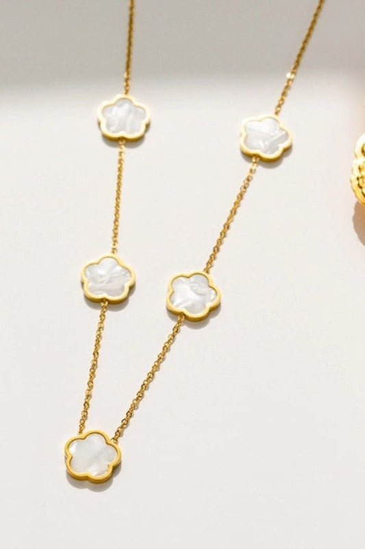 Stelvio Set Bijuterii Placate Aur 18k, Floare Alba Sidef – Lant Colier, Cercei Si Bratara Asortate S223v Premium