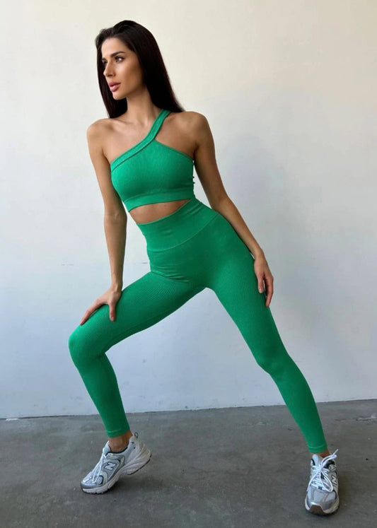 Set Fitness Verde Vibrant din Două Piese, Top Asimetric și Colanți, Design Modern și Funcțional pentru Performanță Sportivă