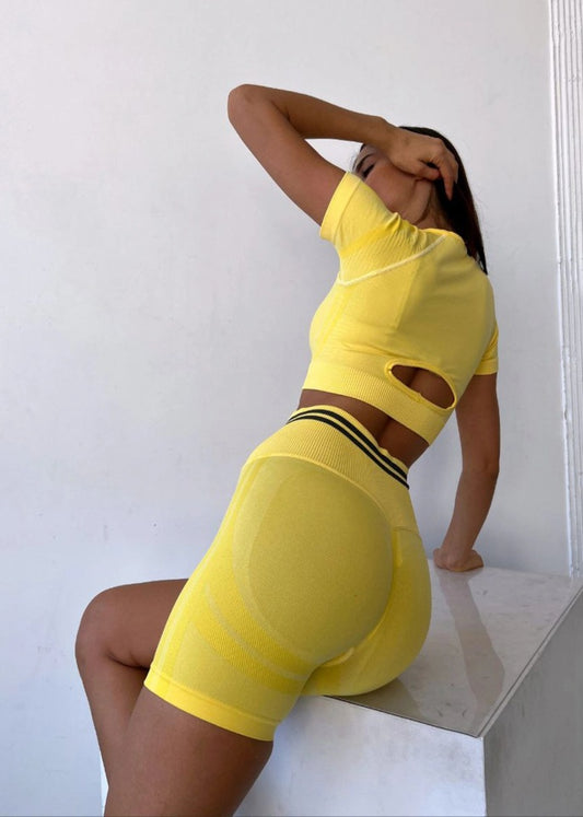 Set Sport Din Două Piese, Top Și Pantaloni Scurți, Galben Neon, Cu Bandă Elastică Și Design Respirabil Confort În Activități Sportive Și Alergare