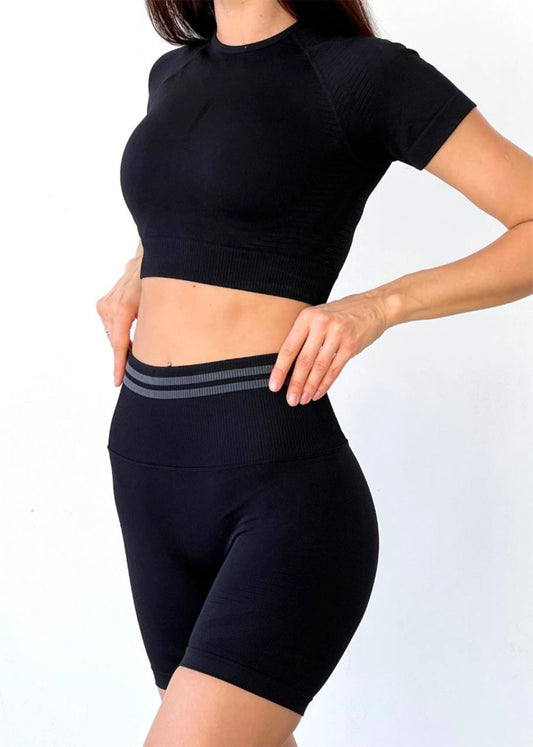 Set Sport Din Două Piese, Top Și Pantaloni Scurți, Negru, Cu Bandă Elastică Și Design Respirabil Confort În Activități Sportive Și Alergare