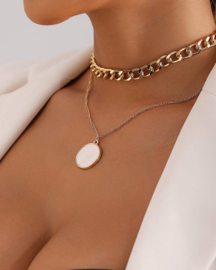 Colier Cu Dublu Lantisor Si Medalion Alb – Un Plus De Stralucire La Tinutele Decolotate