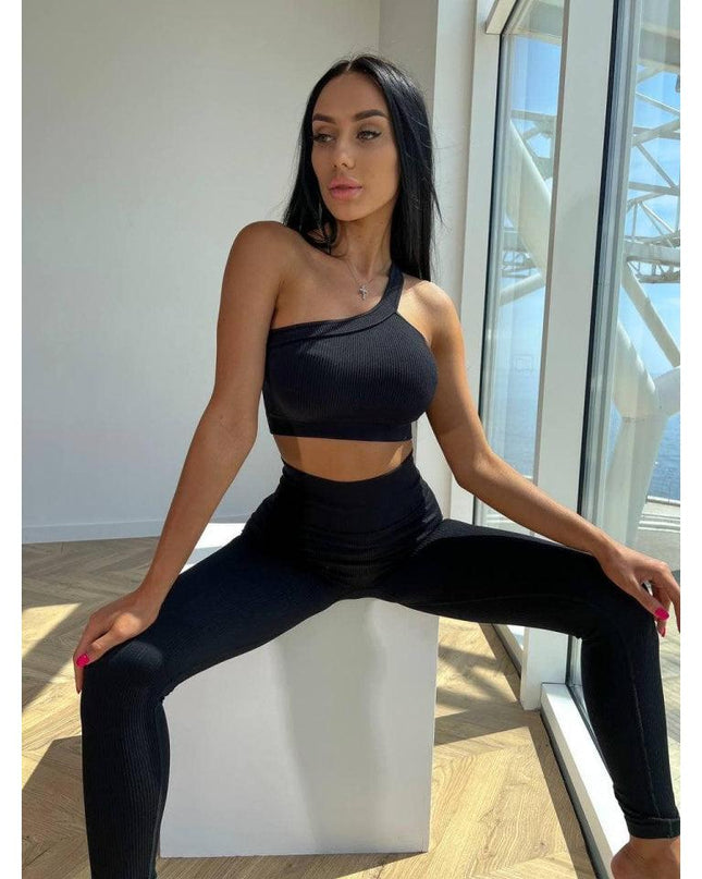 Costum Fitness Negru din Două Piese, Top Asimetric și Colanți, Design Modern și Funcțional efect Push-up