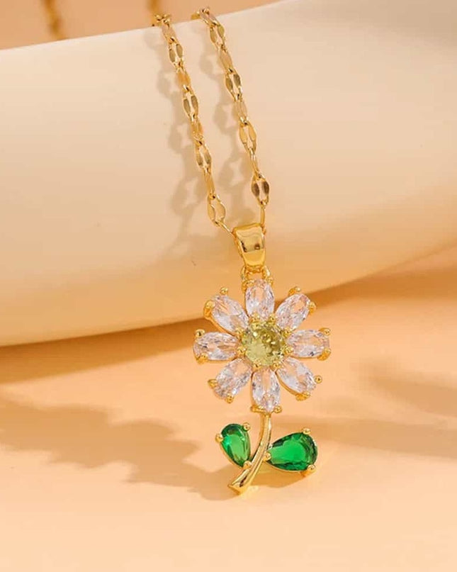 Lant Din Inox Placat Cu Aur Cu Pandantiv Floare Si Zirconiu Verde – Eleganta Naturala