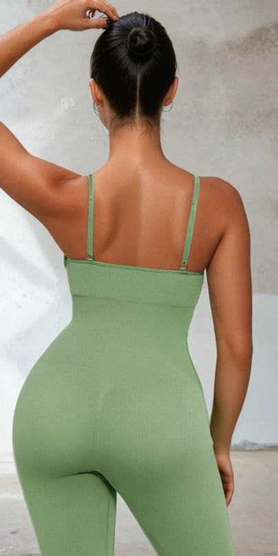 Salopetă Verde Seamless cu Bretele Subtiri Reglabile și Susținere Abdominală – Modelatoare si Comfort Fit ptr Sala