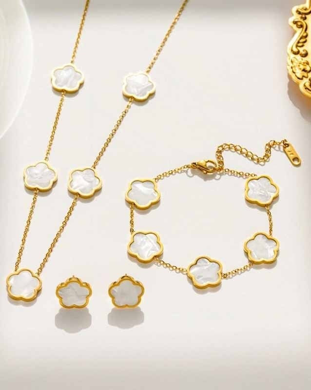 Set Bijuterii Placate Aur 18k, Floare Alba Sidef – Lant Colier, Cercei Si Bratara Asortate