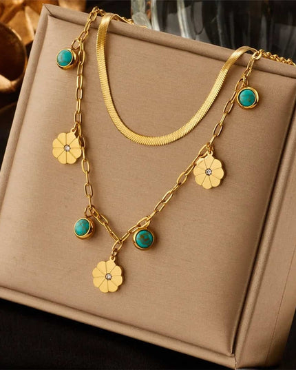 Set Coliere Aurii Cu Pandantive Flori Si Piatra Turcoaz – Accesoriu Elegant Pentru Femei