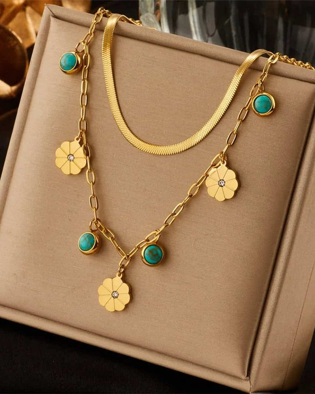 Set Coliere Aurii Cu Pandantive Flori Si Piatra Turcoaz – Accesoriu Elegant Pentru Femei