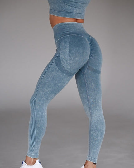 Set Sport Albastru Deschis din Două Piese cu Top și Colanți, Design Seamless pentru Confort Maxim și Evidențierea Siluetei