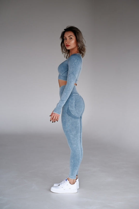 Set Sport Albastru Deschis din Două Piese cu Top și Colanți, Design Seamless pentru Confort Maxim și Evidențierea Siluetei