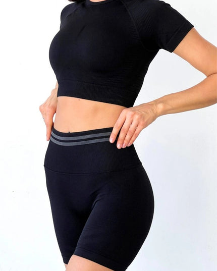 Set Sport Din Două Piese, Top Și Pantaloni Scurți, Negru, Cu Bandă Elastică Și Design Respirabil Confort În Activități Sportive Și Alergare