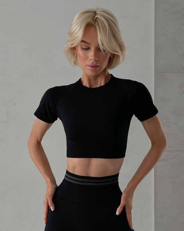 Set Sport Din Două Piese, Top Și Pantaloni Scurți, Negru, Cu Bandă Elastică Și Design Respirabil Confort În Activități Sportive Și Alergare