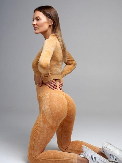 Set Sport Galben Mustar Din Doua Piese Cu Bluza Si Colanti , Cusatura Incretita Si Contur Push-Up Pentru Evidentierea Feselor