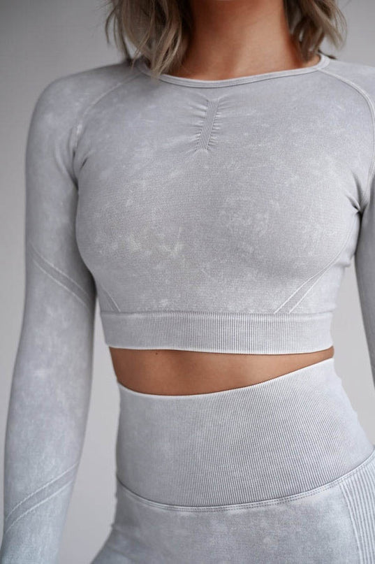 Set Sport Gri Deschis Din Doua Piese Cu Bluza Si Colanti , Cusatura Incretita Si Contur Push-Up Pentru Evidentierea Feselor