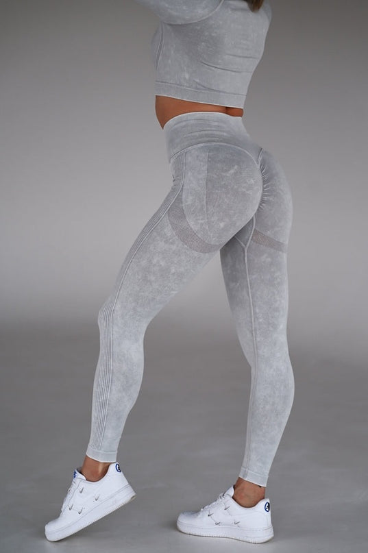 Set Sport Gri Deschis Din Doua Piese Cu Bluza Si Colanti , Cusatura Incretita Si Contur Push-Up Pentru Evidentierea Feselor