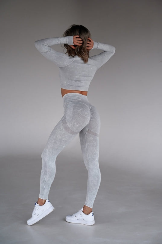 Set Sport Gri Deschis Din Doua Piese Cu Bluza Si Colanti , Cusatura Incretita Si Contur Push-Up Pentru Evidentierea Feselor