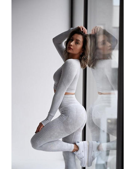 Set Sport Gri Deschis Din Doua Piese Cu Bluza Si Colanti , Cusatura Incretita Si Contur Push-Up Pentru Evidentierea Feselor
