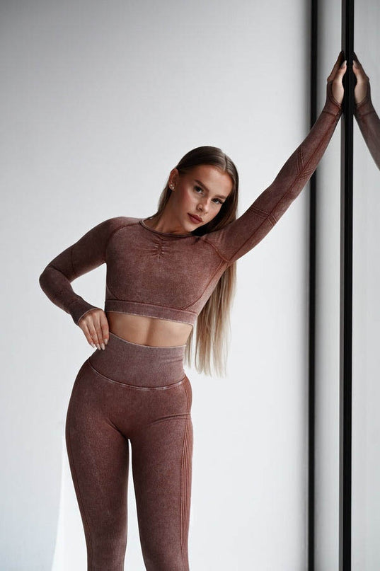 Set Sport Maro Din Doua Piese Cu Bluza Si Colanti , Cusatura Incretita Si Contur Push-Up Pentru Evidentierea Feselor